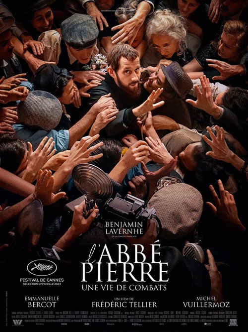 L'Abbé Pierre, une vie de combats film affiche réalisé par Frédéric Tellier